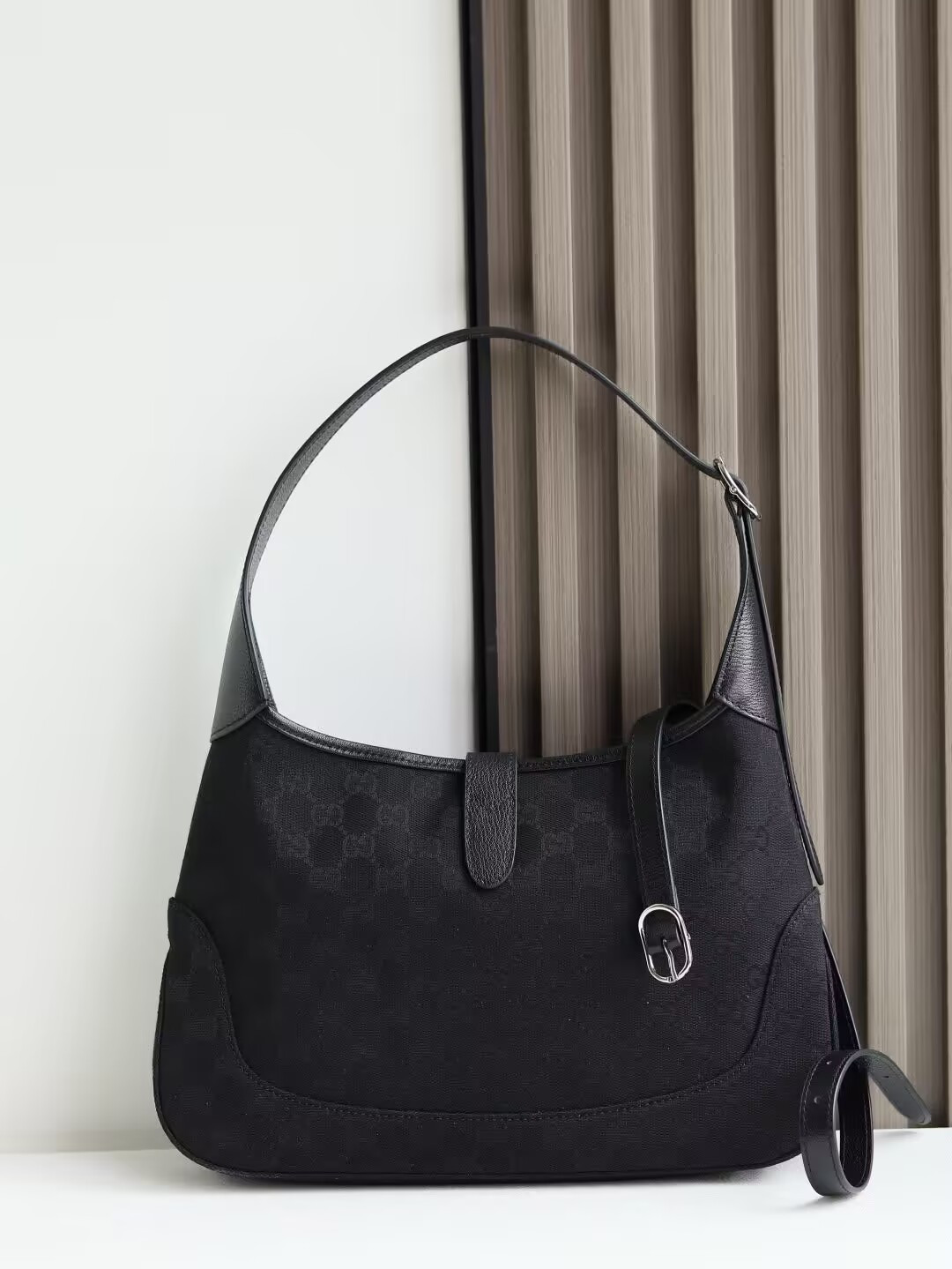 Gvc*1 Jackie Medium Shoulder Bag 31.5x22x4.5cm