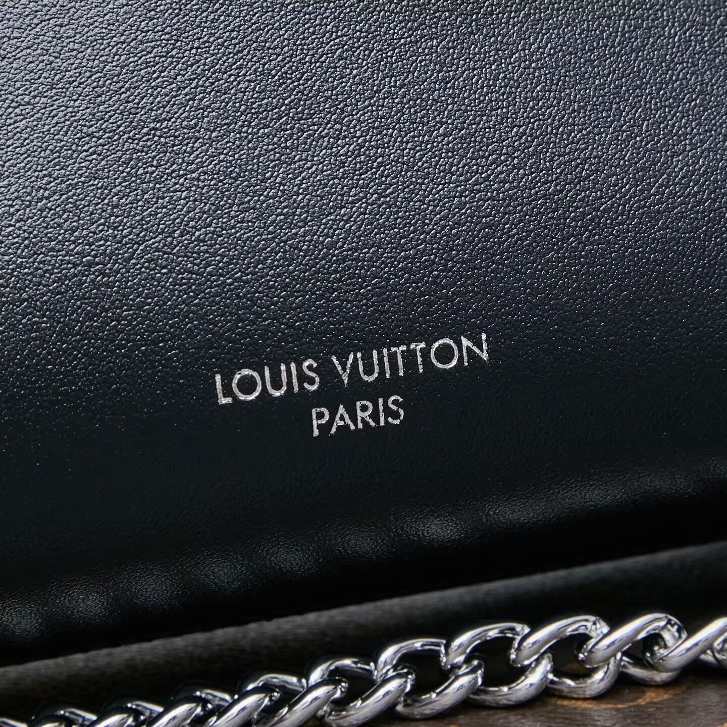 LV SIDE TRUNK VIBE Medium Handbag M15195 16x8.5x23.5cm