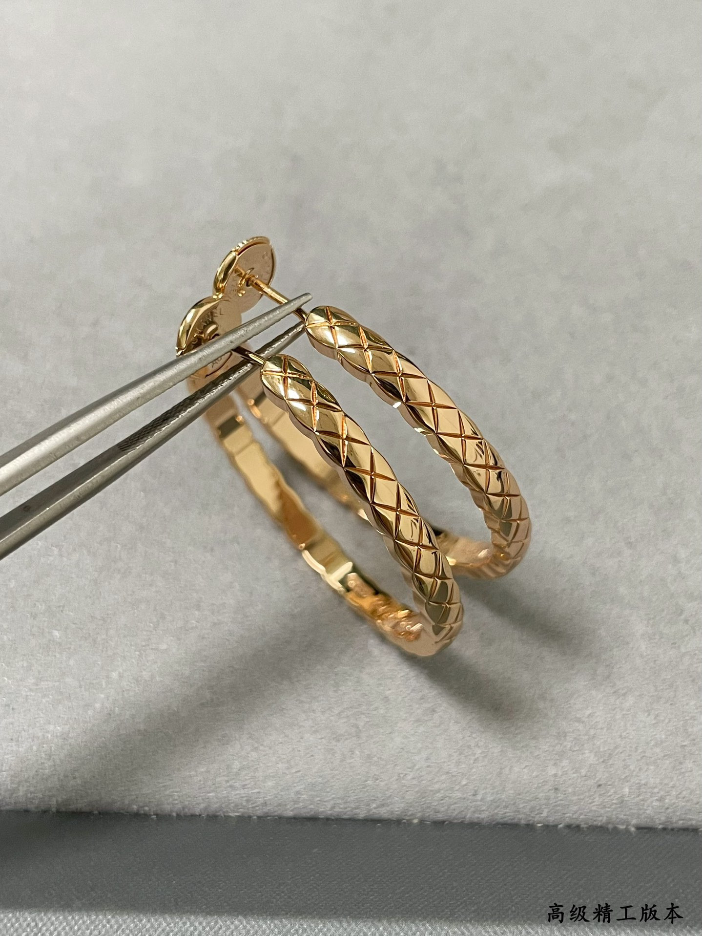 Chanel Large diamond-shaped polished surface Earrings