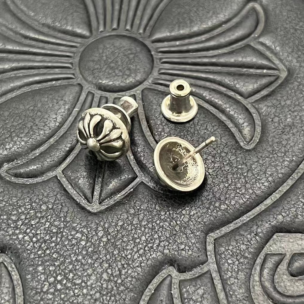 Ch*0me He**ts Earrings