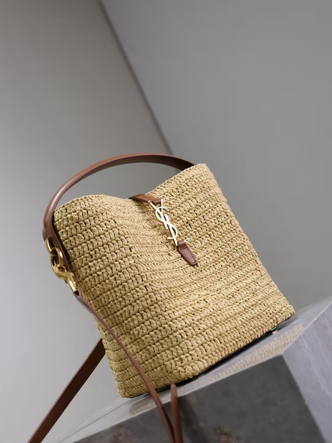 Y51 le 37 (raffia) 17x20x13cm