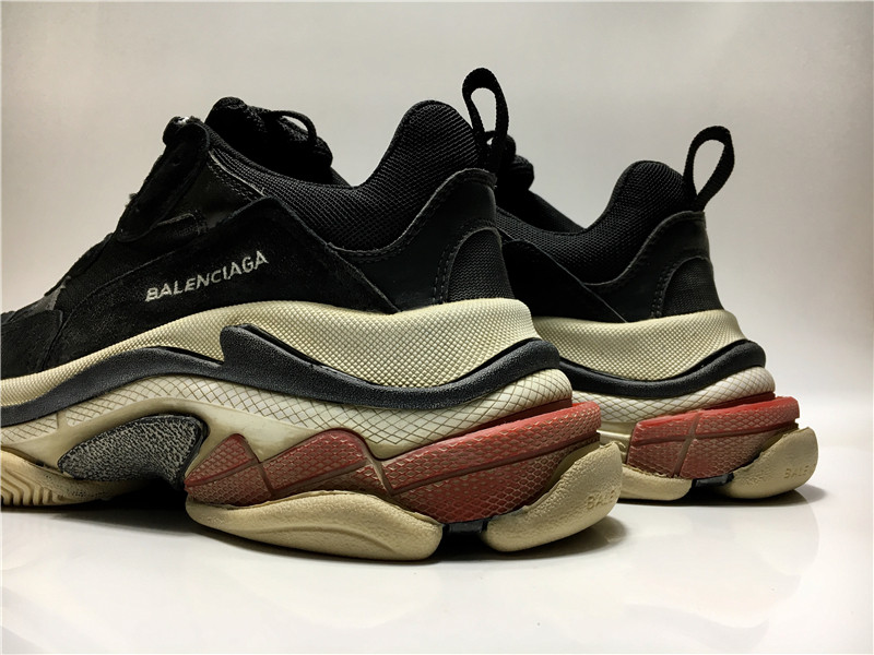 UA PARIS TRIPLE S TRAINER BLACK