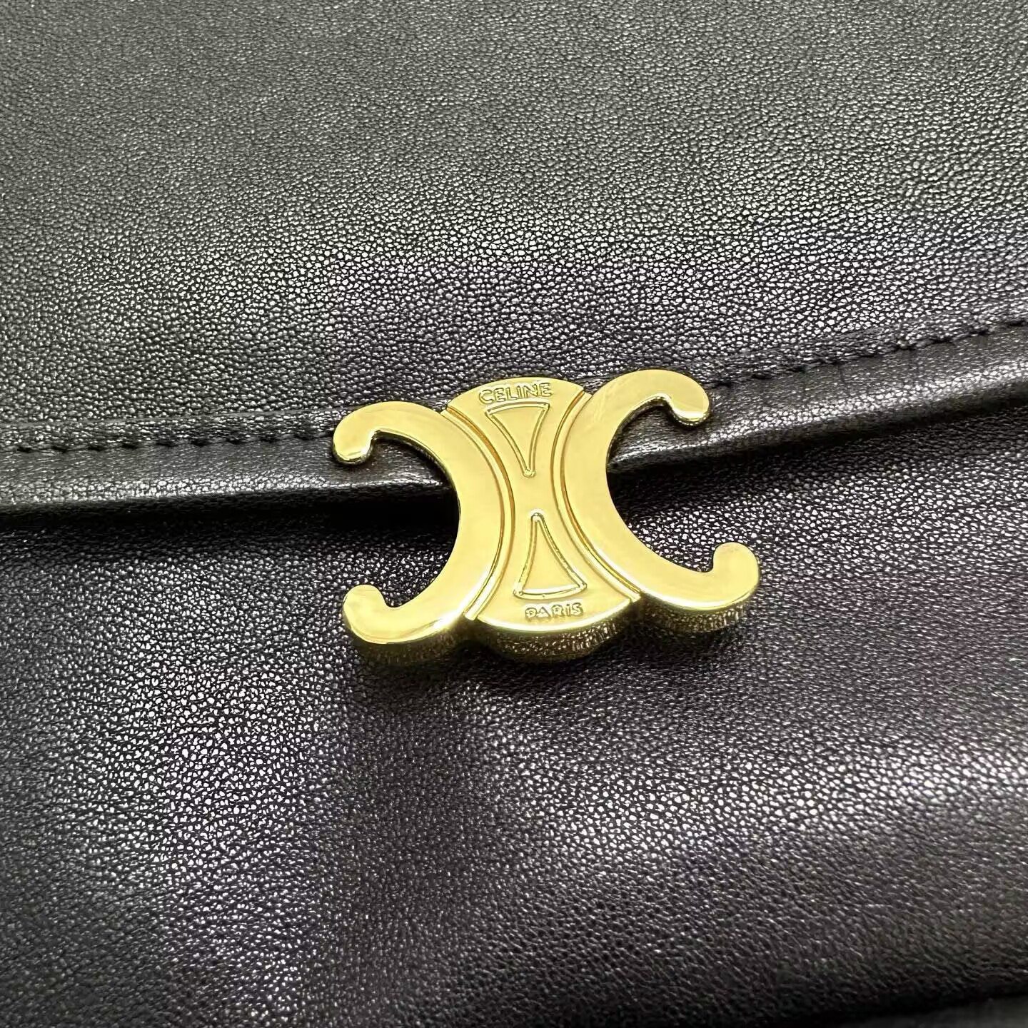 Ce1i*e HALFMOON SOFT TRIOMPHE BAG IN S*pPLE SHINY LAMBSKIN 46x19x10cm