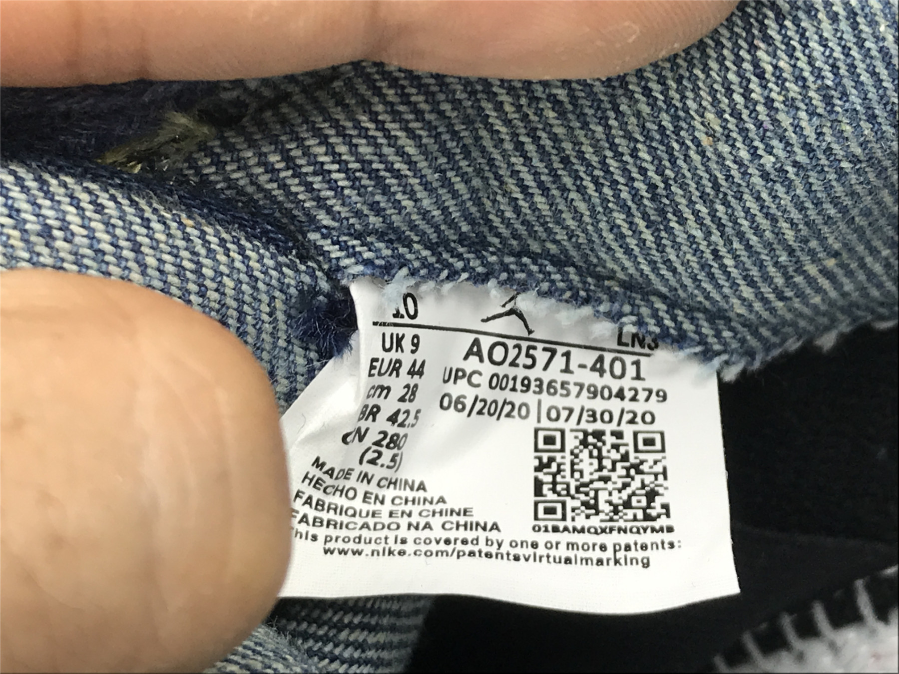 UA AIR JORDAN 4 RETRO Leu*s NRG "LEVI