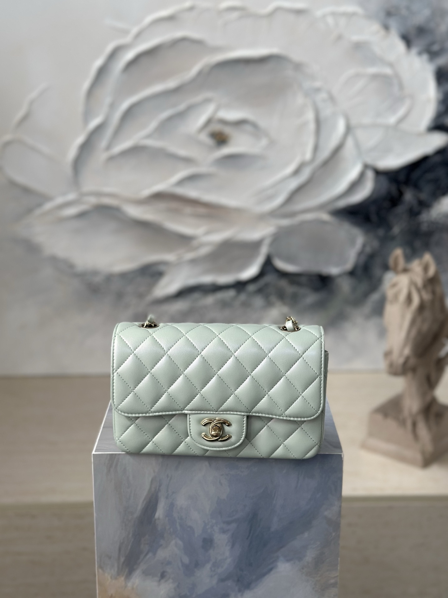 Ch**el Flap Bag Pearlescent AS1116 20x12x6cm