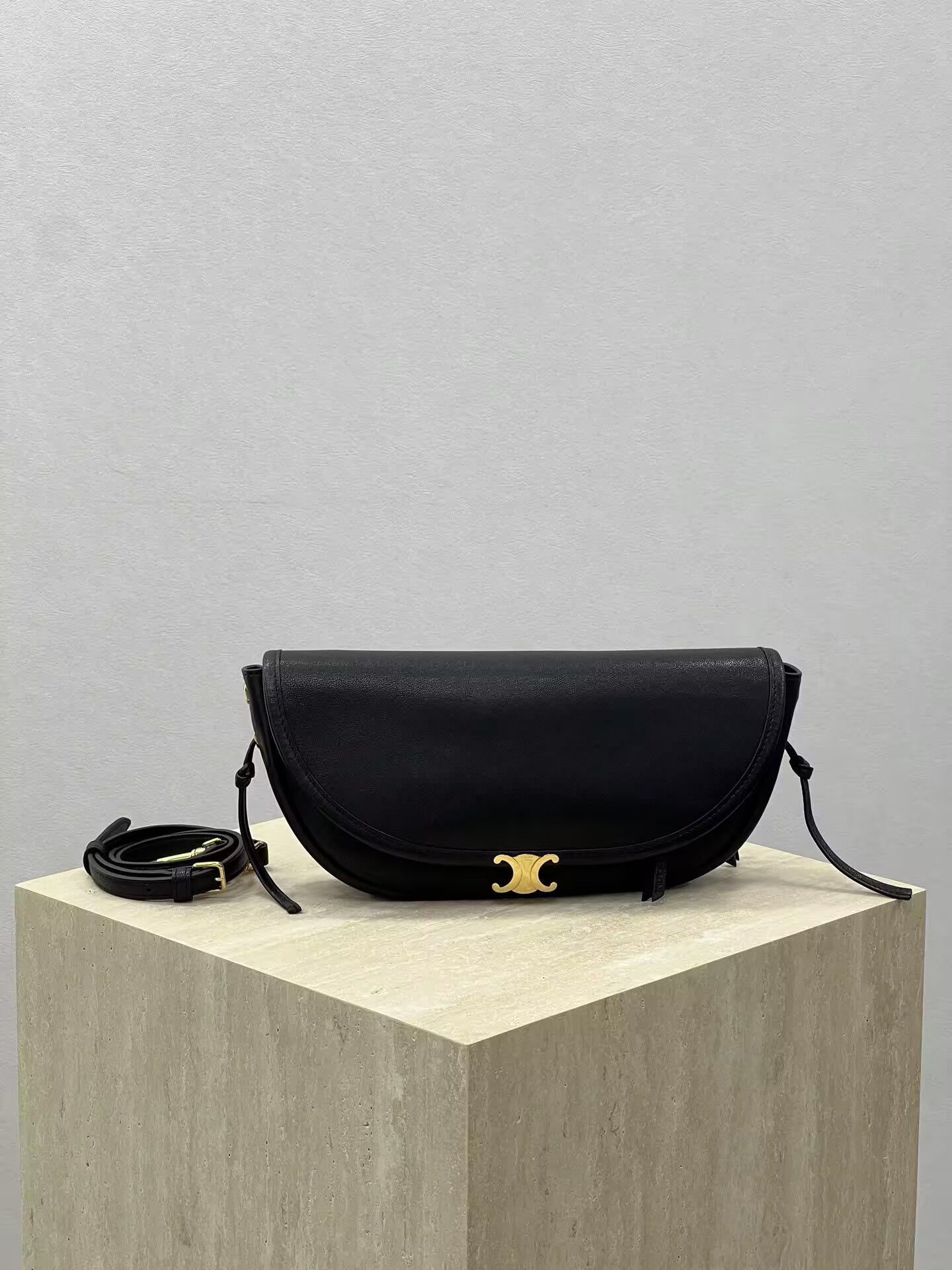 Ce1i*e HALFMOON SOFT TRIOMPHE BAG IN S*pPLE SHINY LAMBSKIN 25x13x5cm