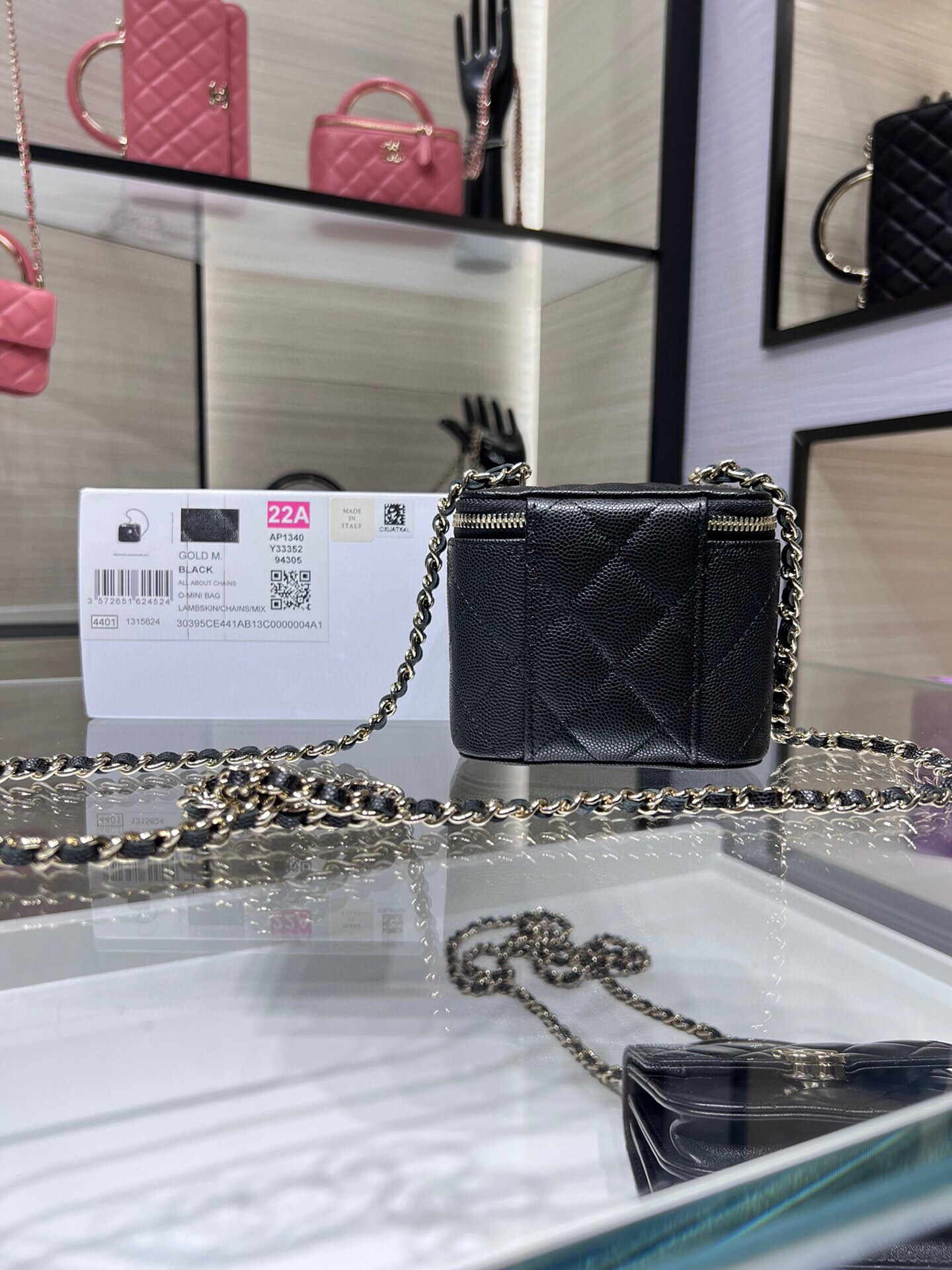 Ch**el Small Vanity with Chain AP1340 11x8.5x7cm