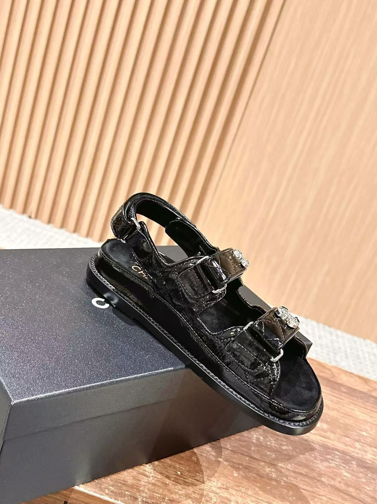 UA Ch**el Slides