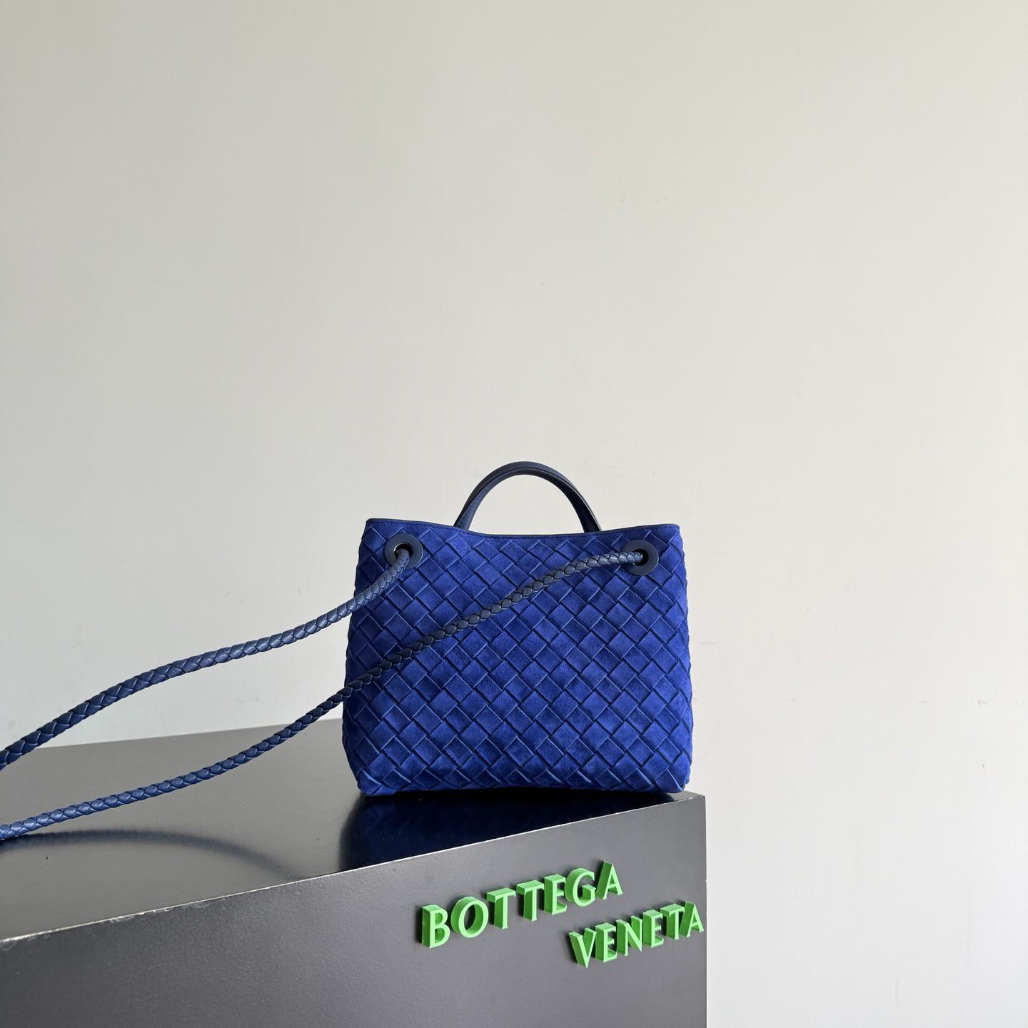 Bottega Veneta Small Andiamo 25x22x10.5cm