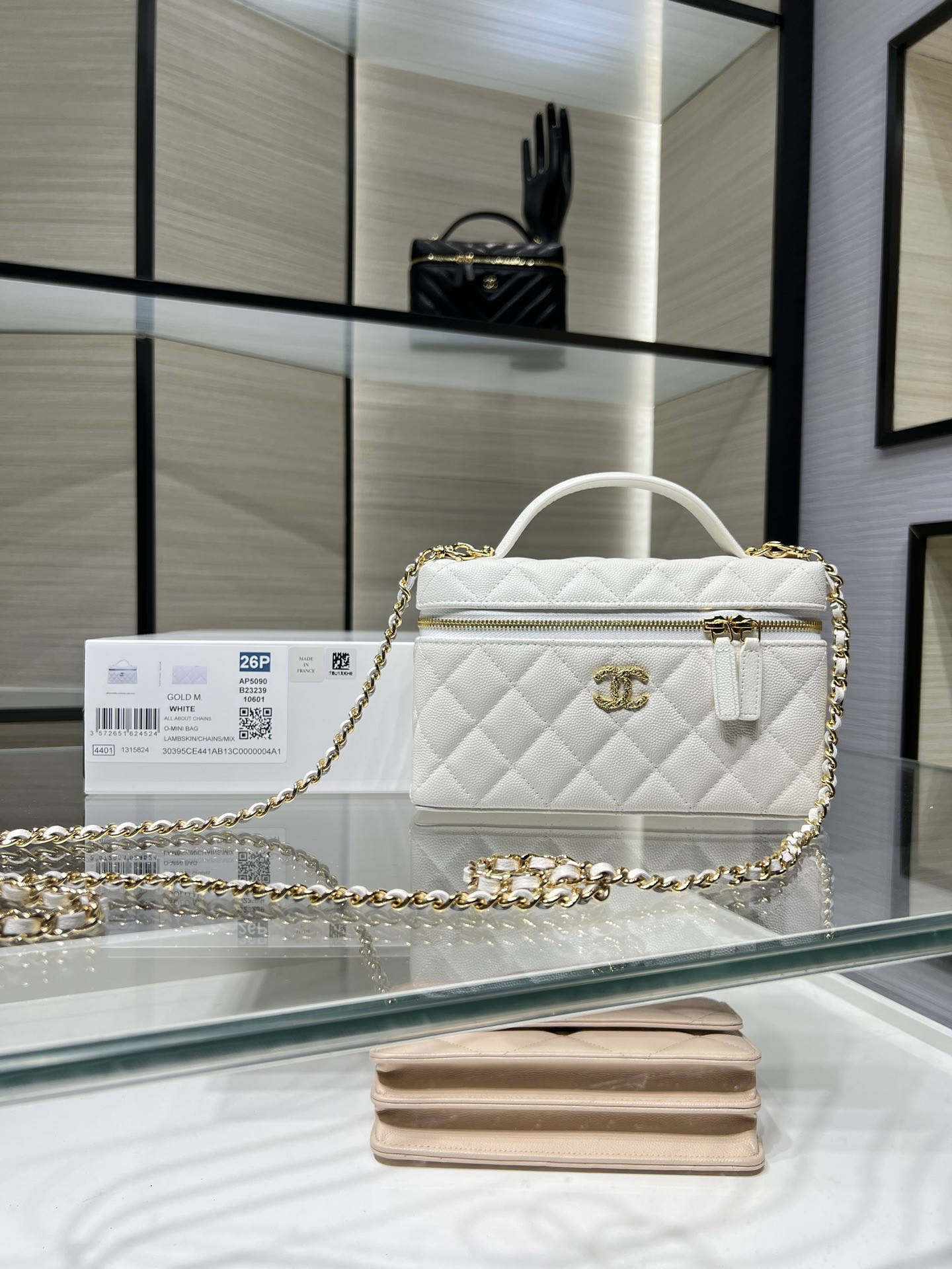 Ch**el classic vanity with chain handbag ap5090 17x19.5x5cm