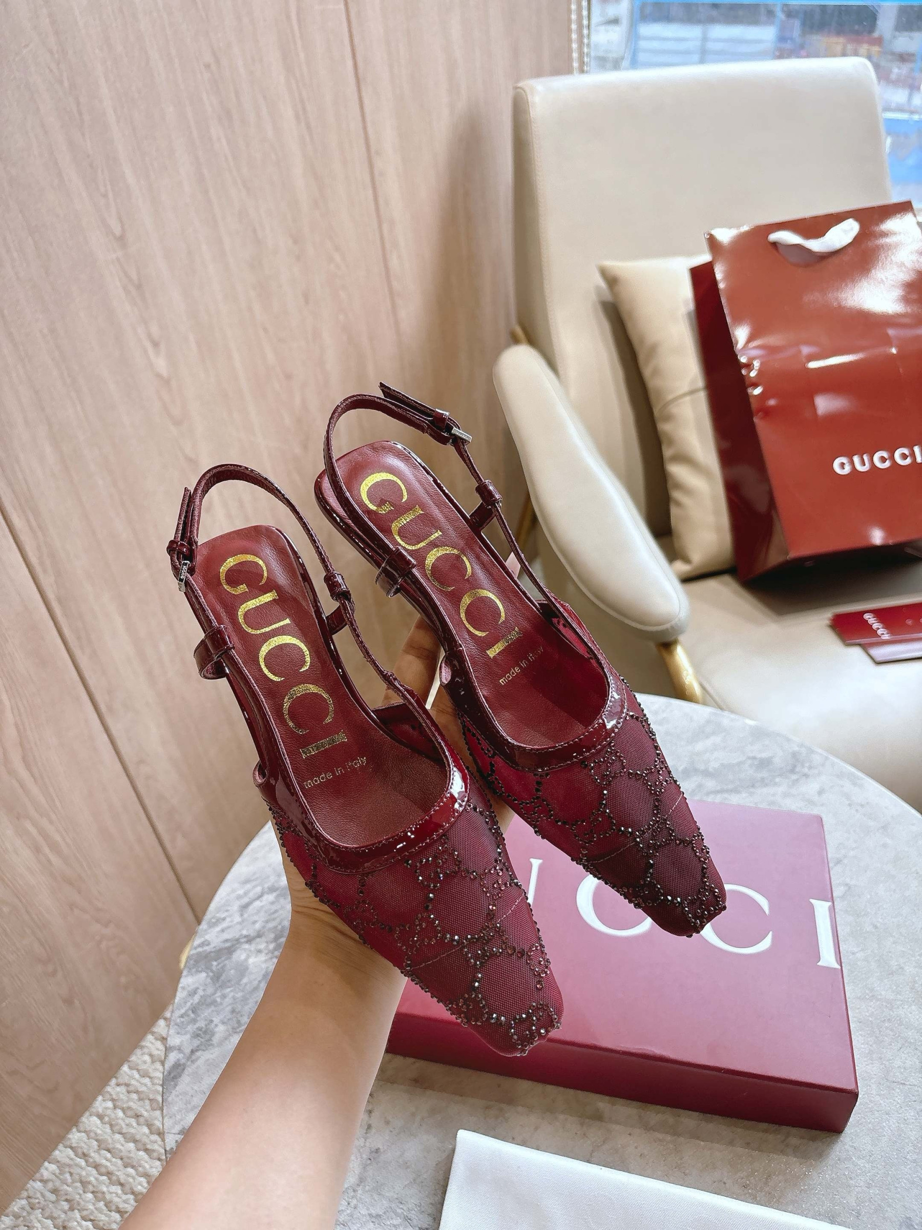 UA Gvc*1 GG Slingback