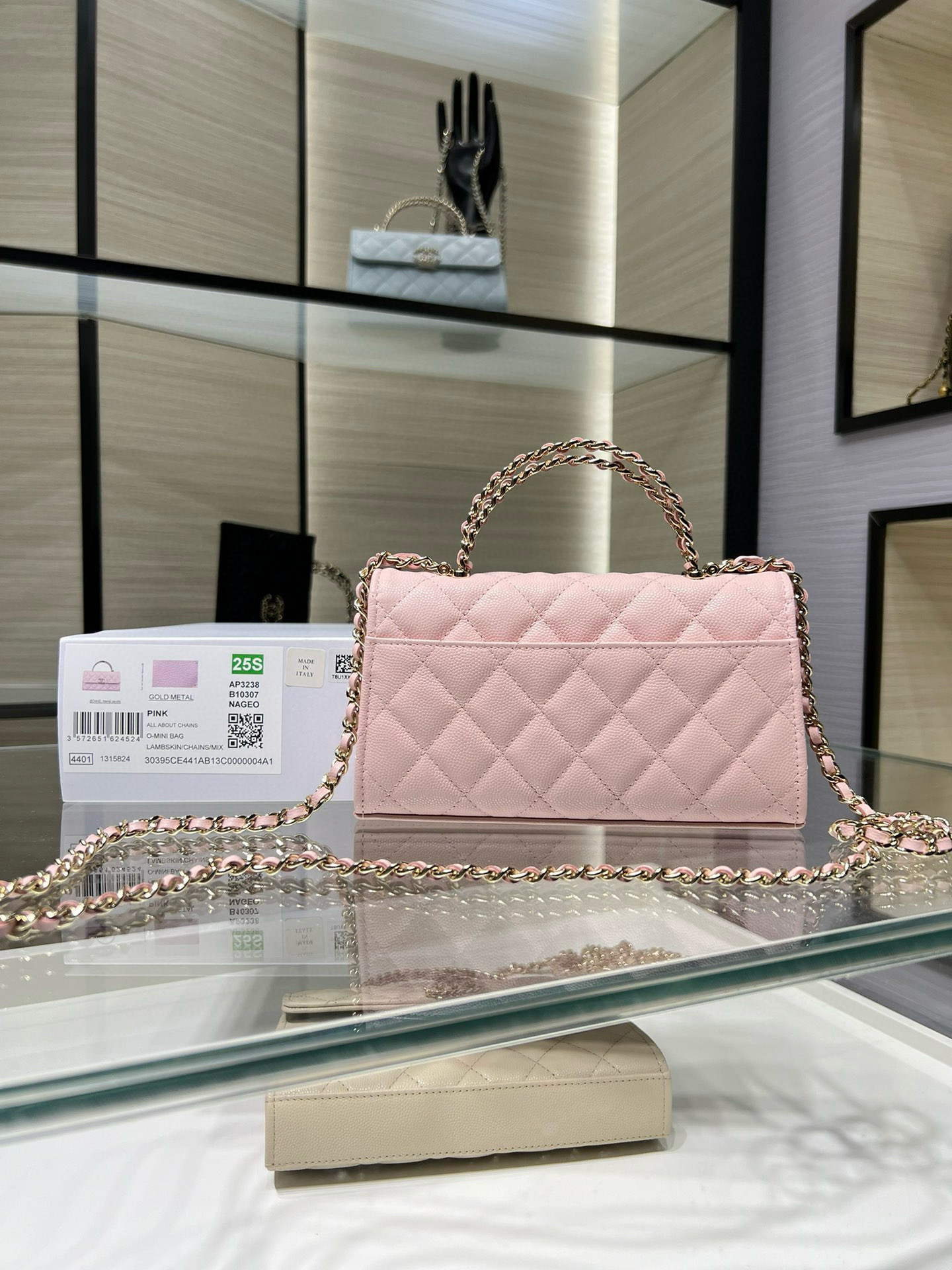 Chanel Kelly 23P AP3238 19x10x4.5cm