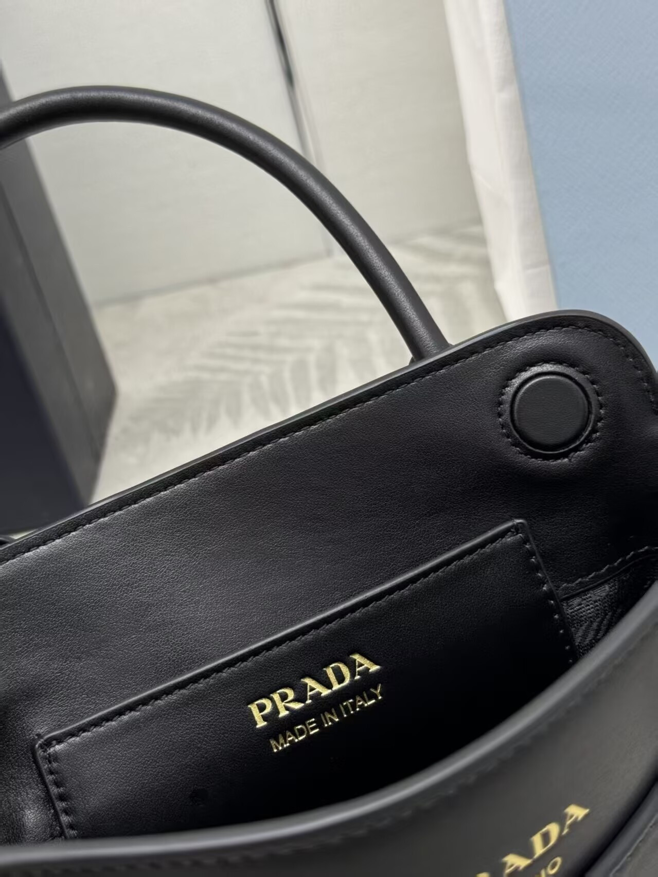 Pra*a Carry Mini Leather Handbag 13.5x20x6cm