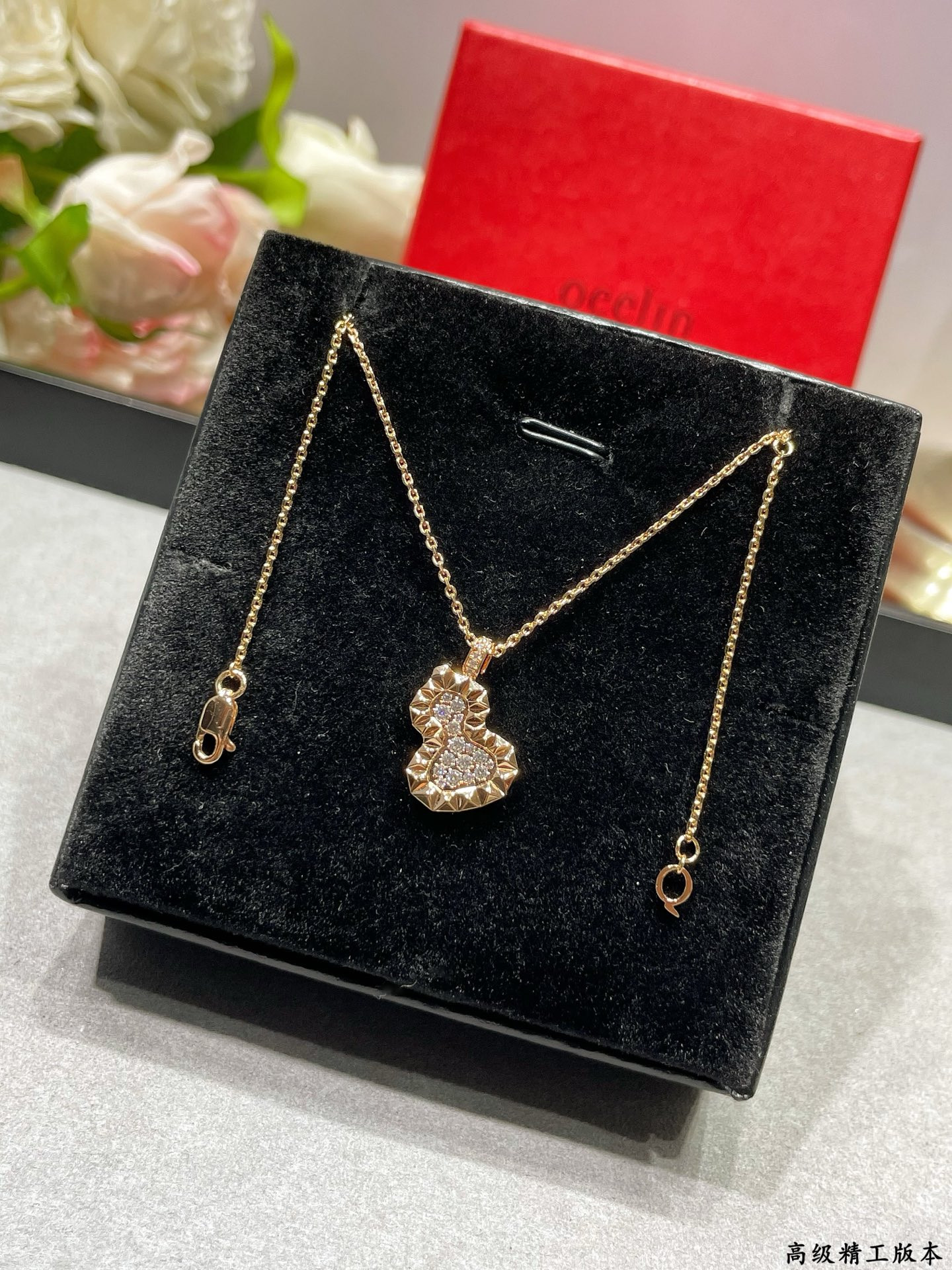 Qee1in Necklace