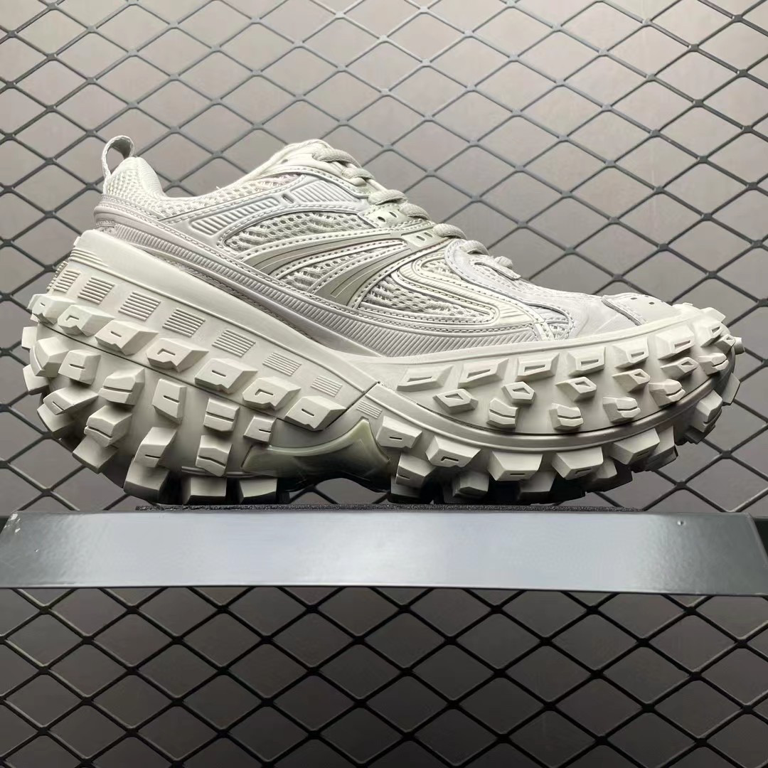 UA BALENCIAGA DEFENDER SNEAKER BEIGE