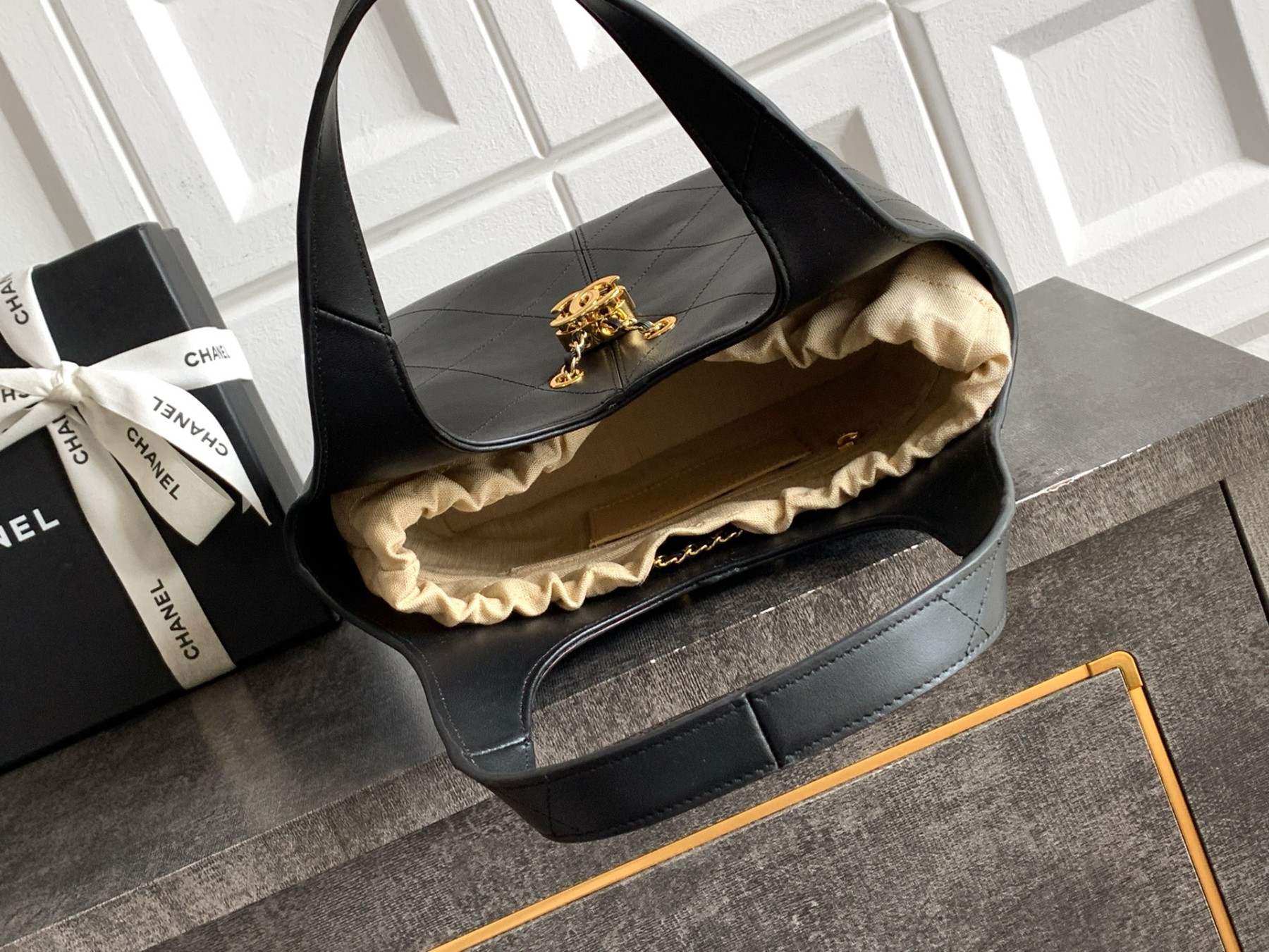 Ch**el shopping bag as6108 35x27x13cm