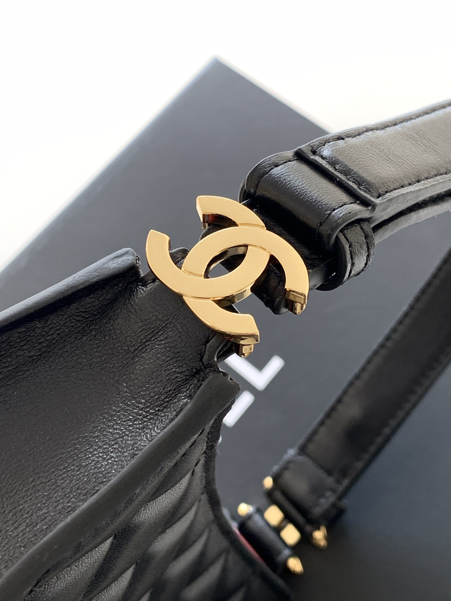 Ch**el 26X Hobo Shoulder Bag 14x22x7cm