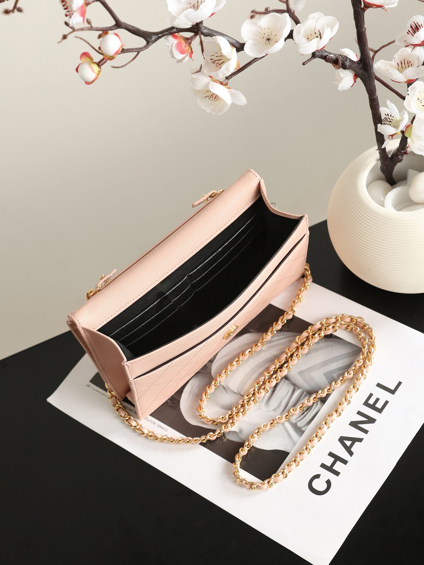 Ch**el Wallet on Chain AP5455 12x19x3.5cm
