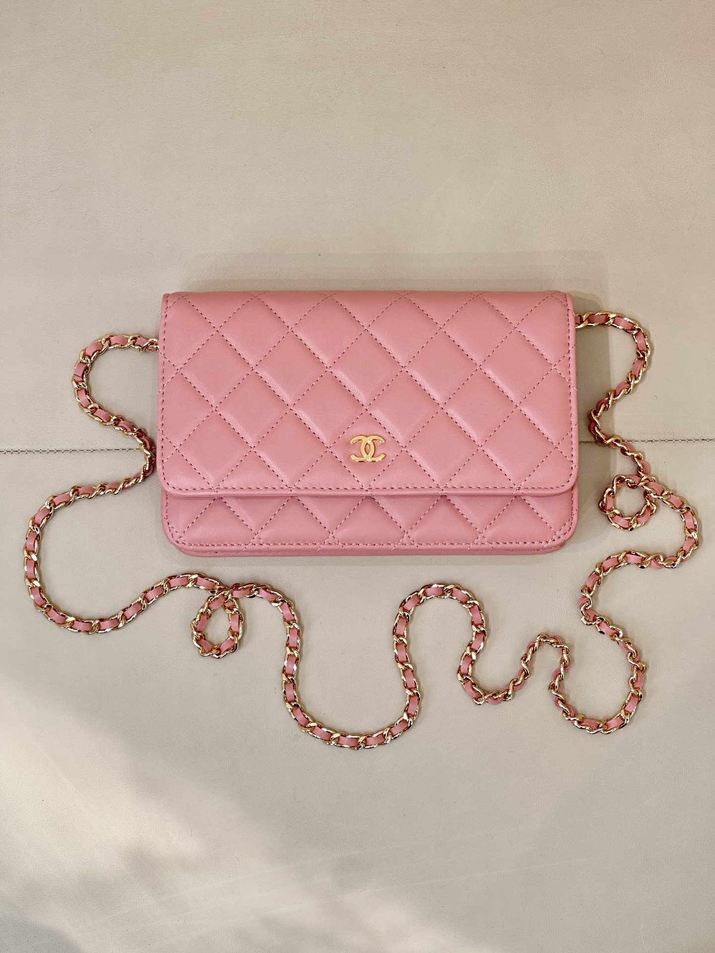 Ch**el WOC CLASSIC WALLET ON CHAIN 13x19cm