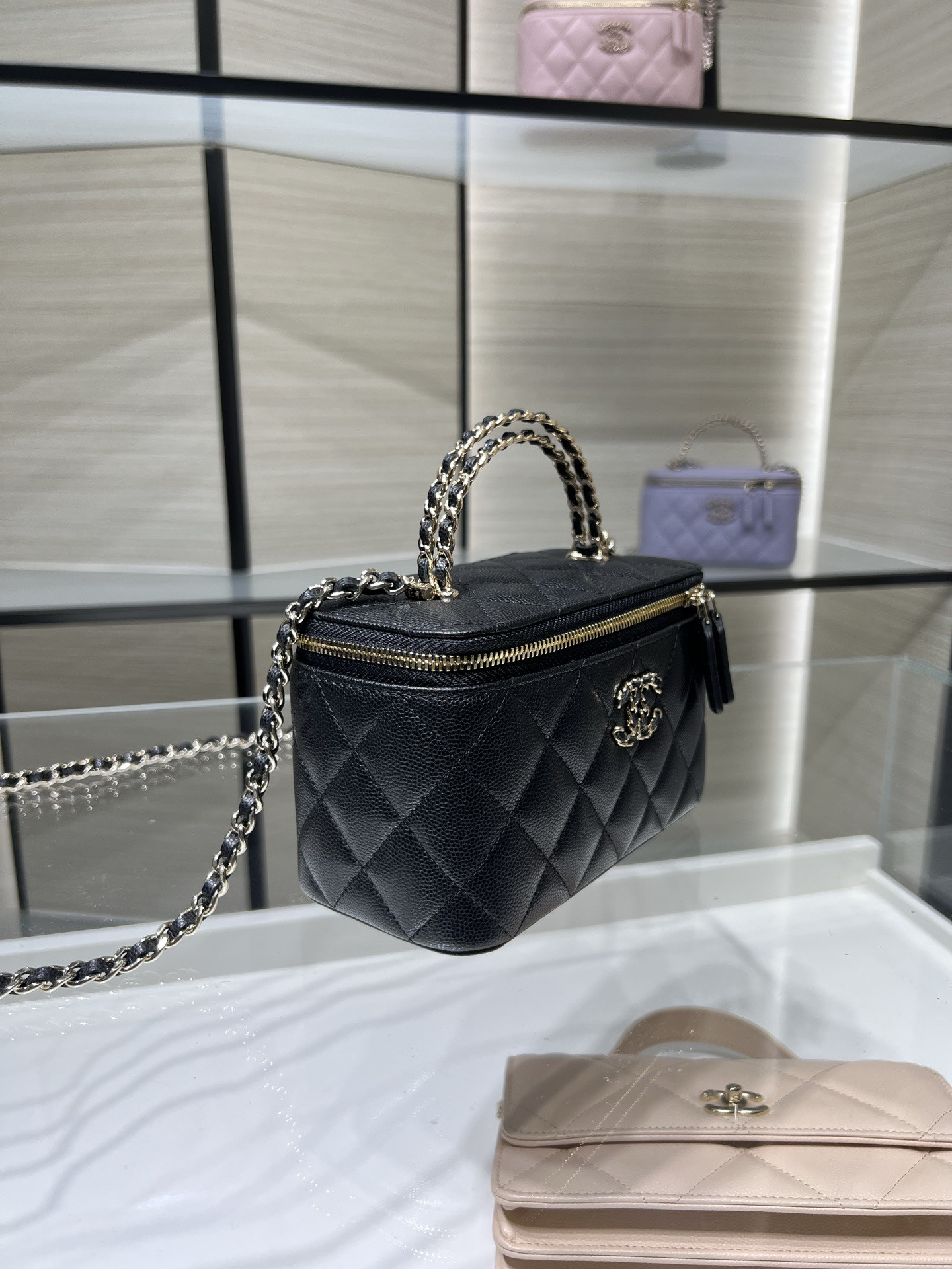 Ch**el vanity with chain ap5182 9.5x17x8cm
