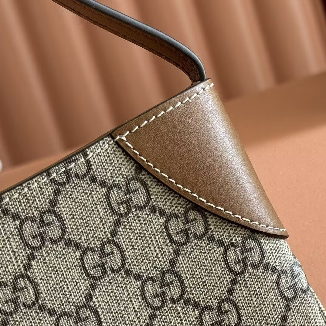 Gvc*1 GG Emblem Small Shoulder Bag 23x13x2cm