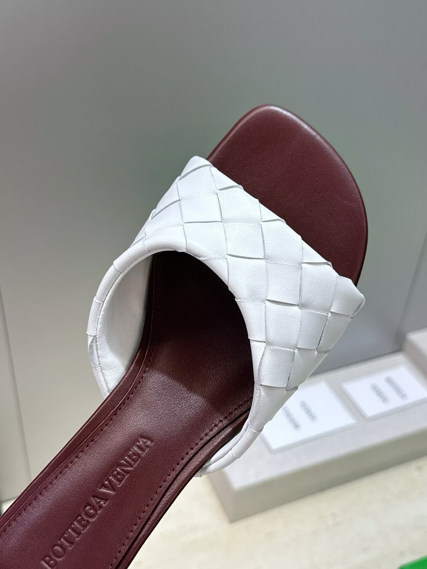 UA B0tt*ga Ven*ta Slides 4.5cm Heel