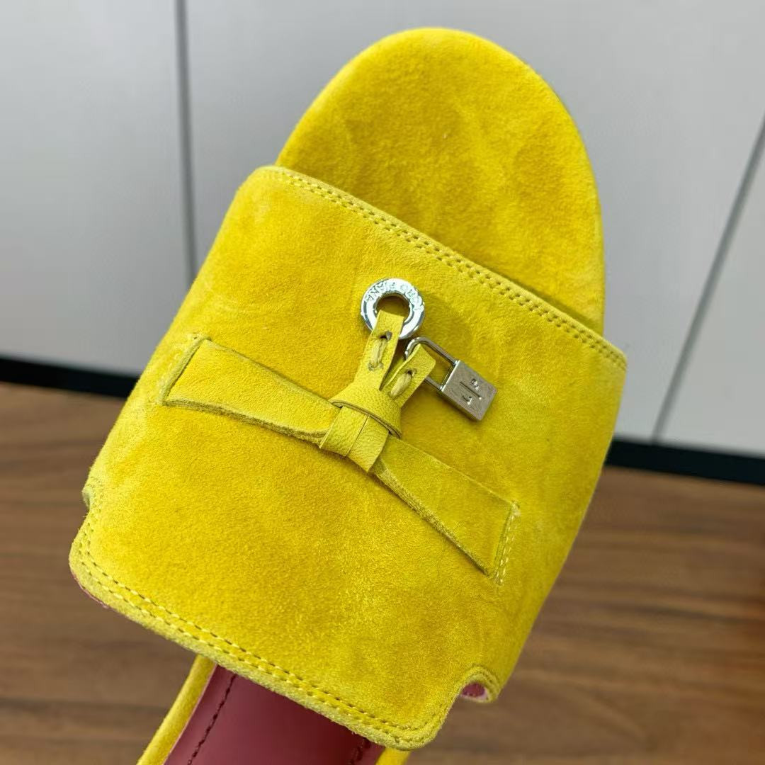 UA L0r0 P1ana Summer Charms Sandal