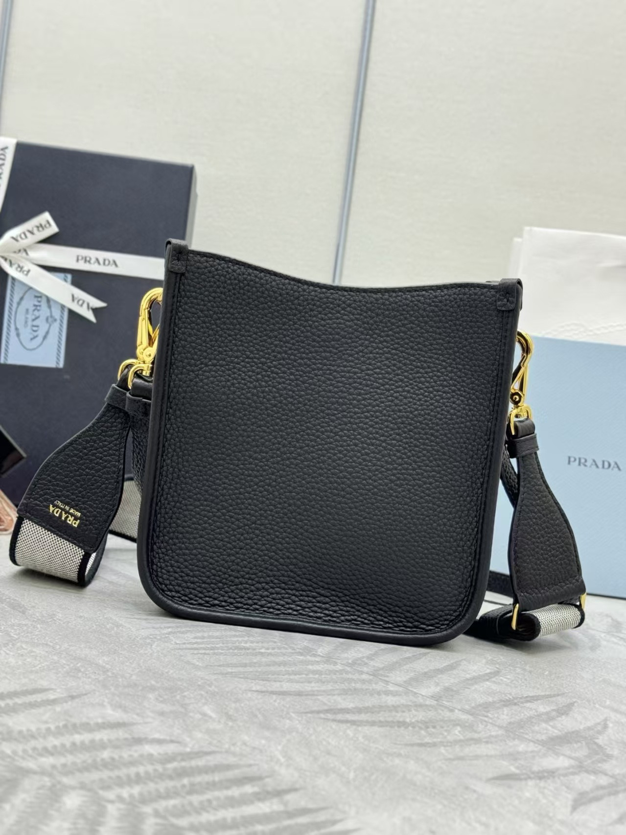 Pra*a Leather mini shoulder bag 20x19x6cm
