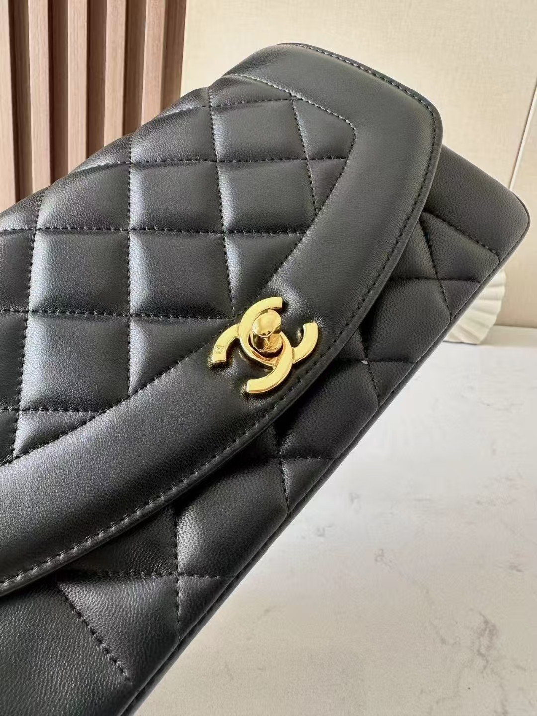 Ch**el Small Diana Flap Bag Lambskin Gold Hardware 22.5x14x7cm