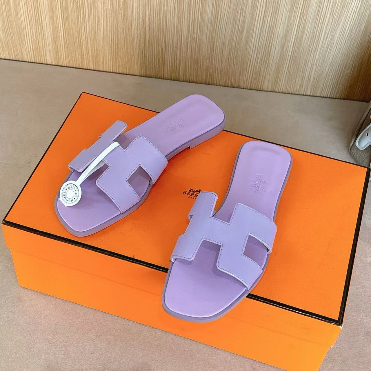 UA H**me5 Oran sandal