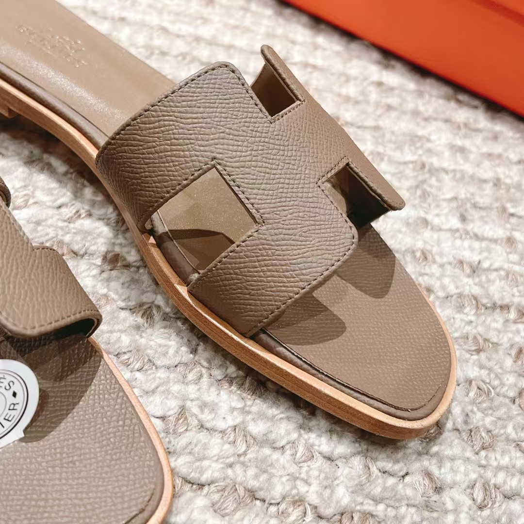 UA H**me5 Oran sandal