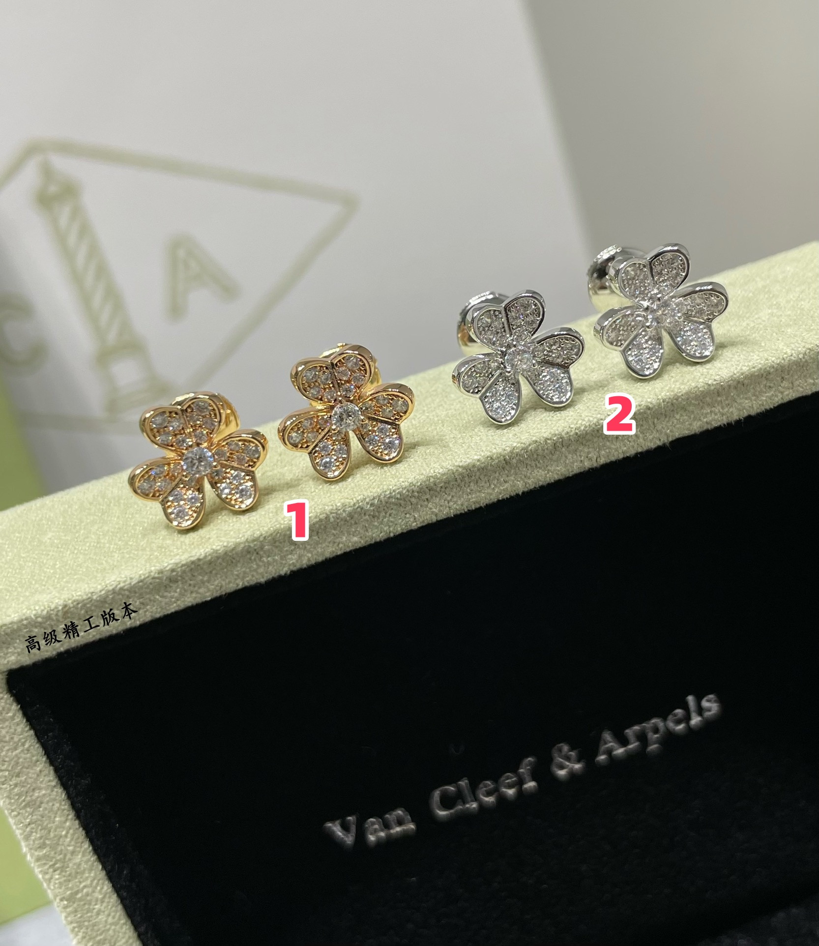 V*n Cl**f & Arpels Mini D1am0nd Clover Earrings