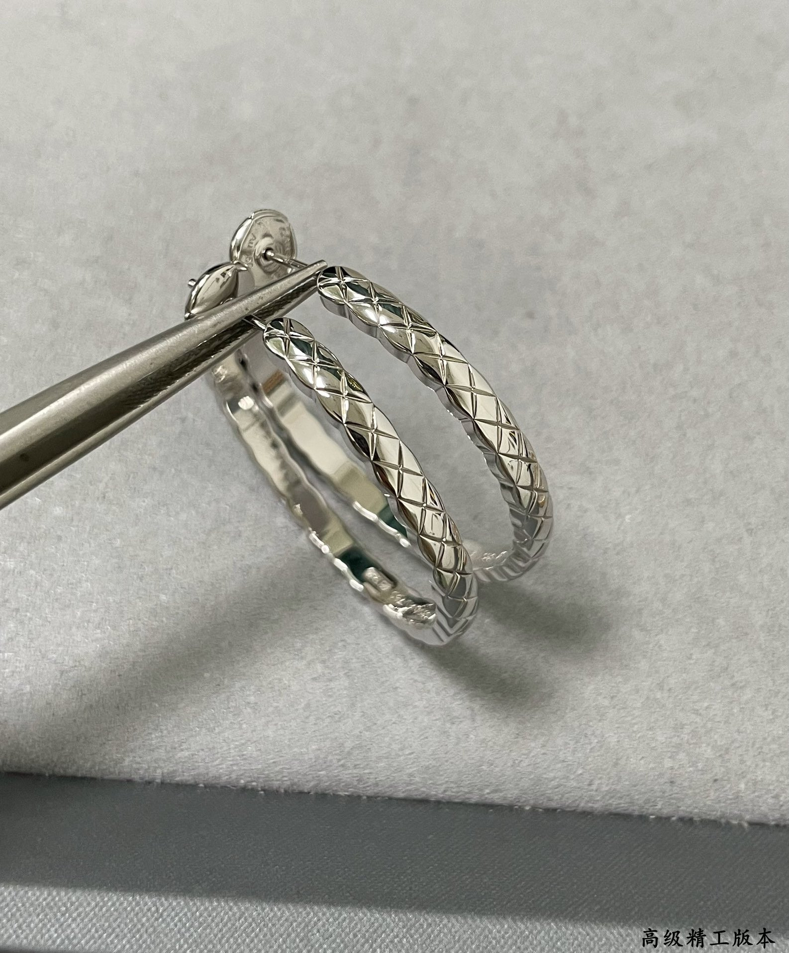 Chanel Large diamond-shaped polished surface Earrings