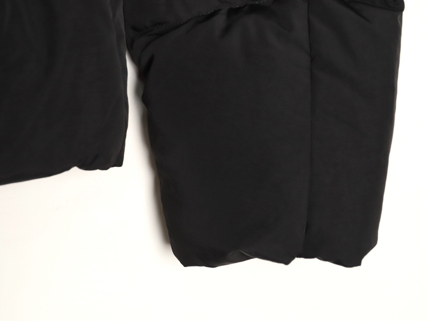 Can*a G00se Short Puffer jacket