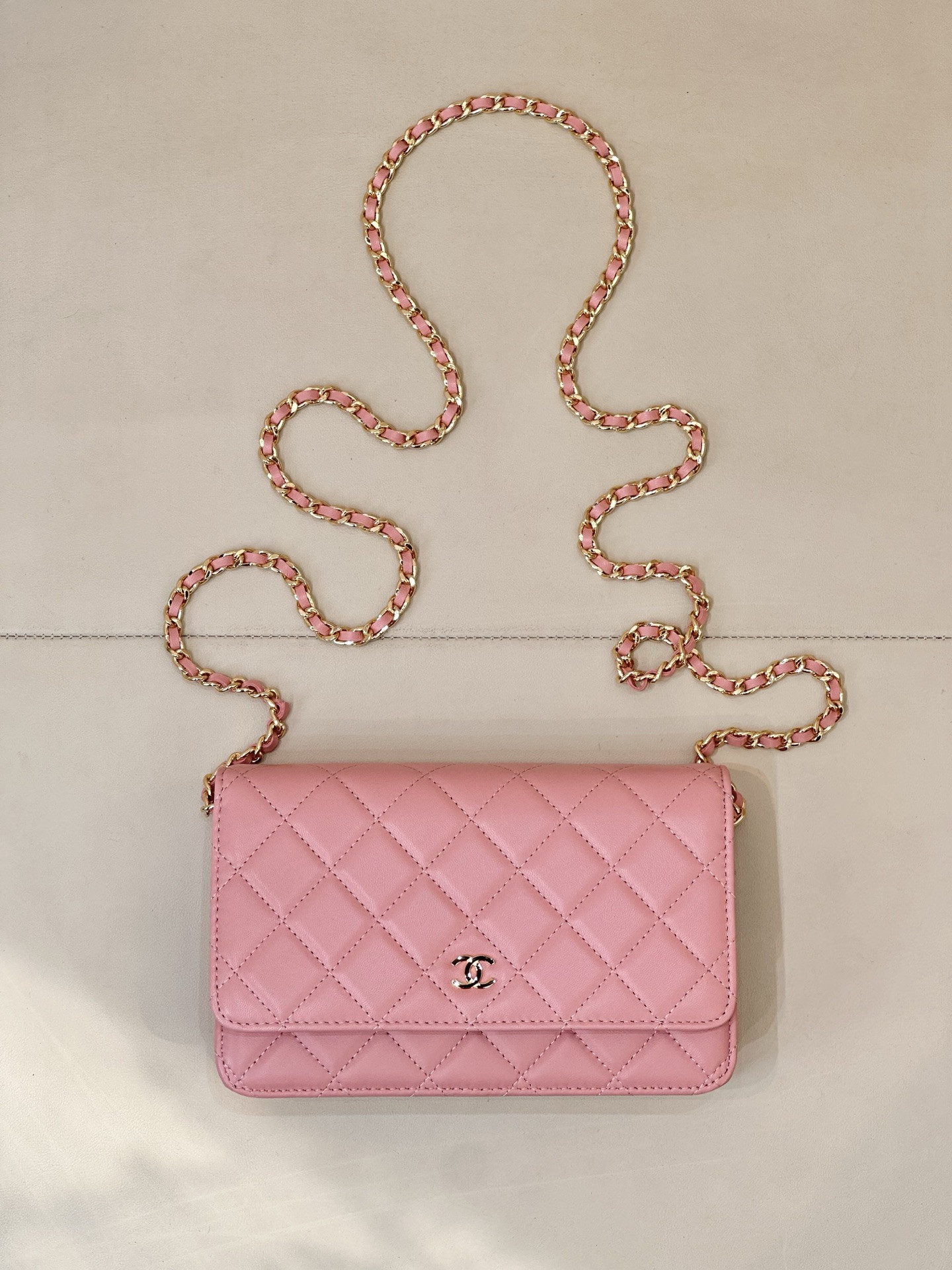 Ch**el WOC CLASSIC WALLET ON CHAIN 13x19cm