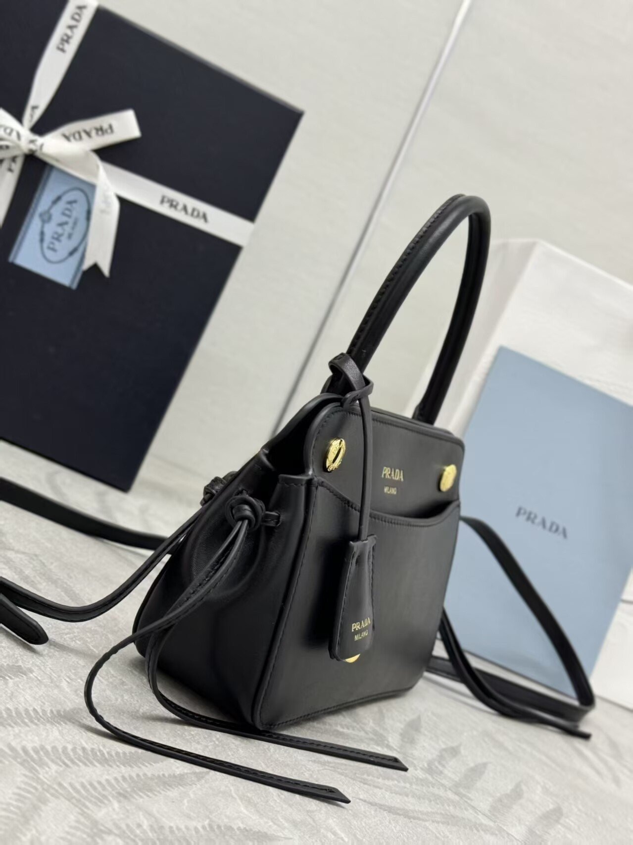 Pra*a Carry Mini Leather Handbag 13.5x20x6cm