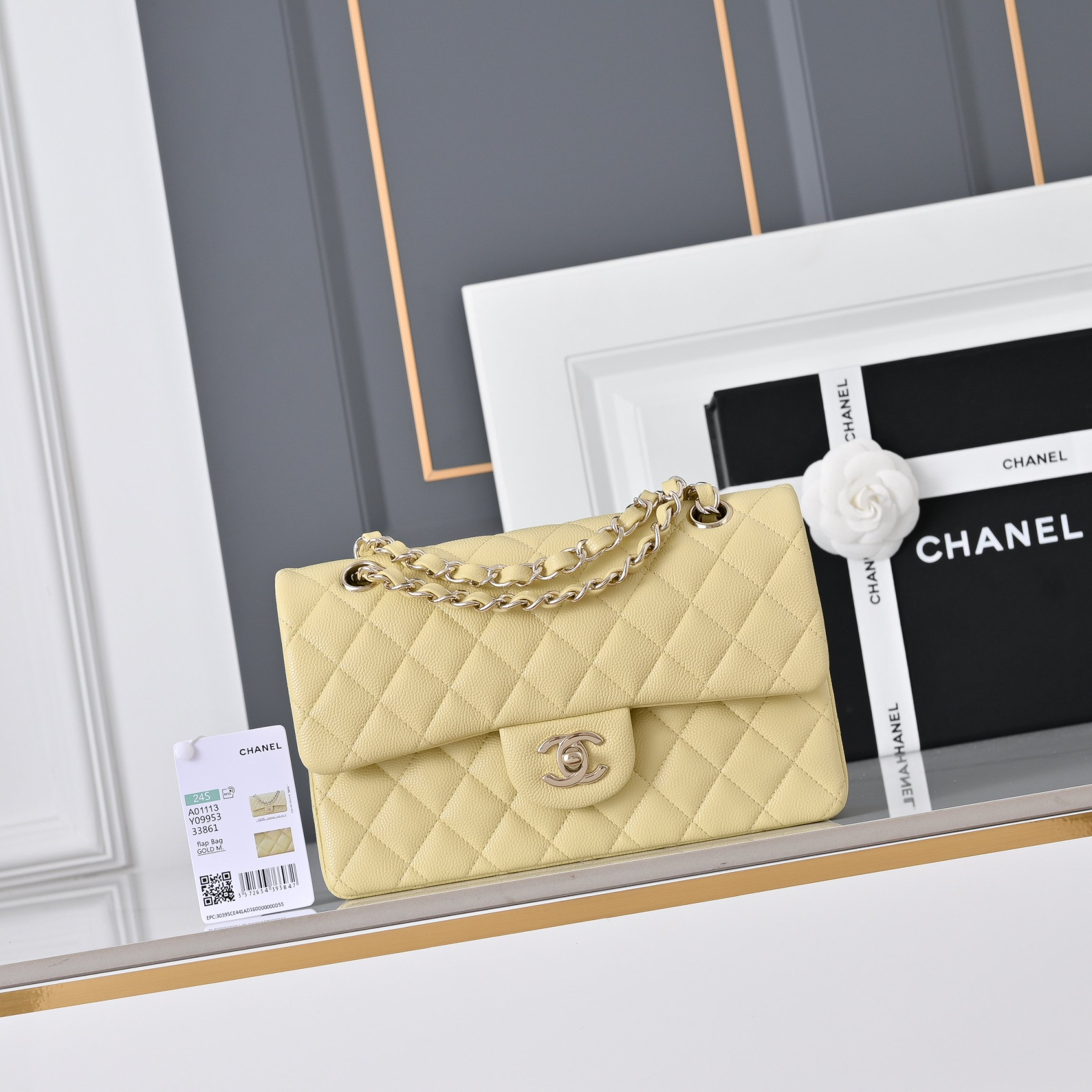 Ch**el classic flap handbag baby yellow with light gold hardware and caviar leather a01113 23x14.5x6cm