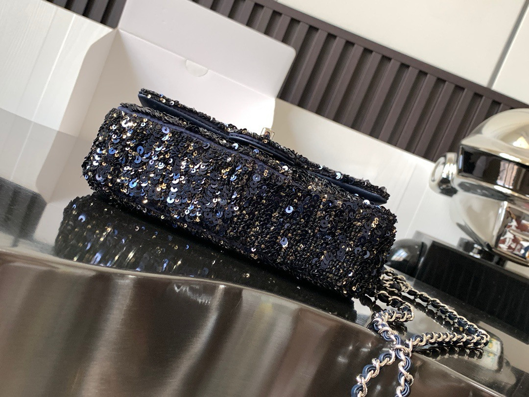 Ch**el Mini CF  20x15x7cm