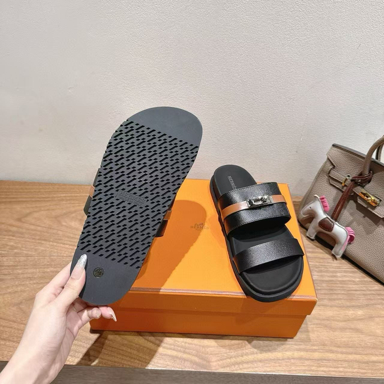 UA H**me5 Jackson sandal
