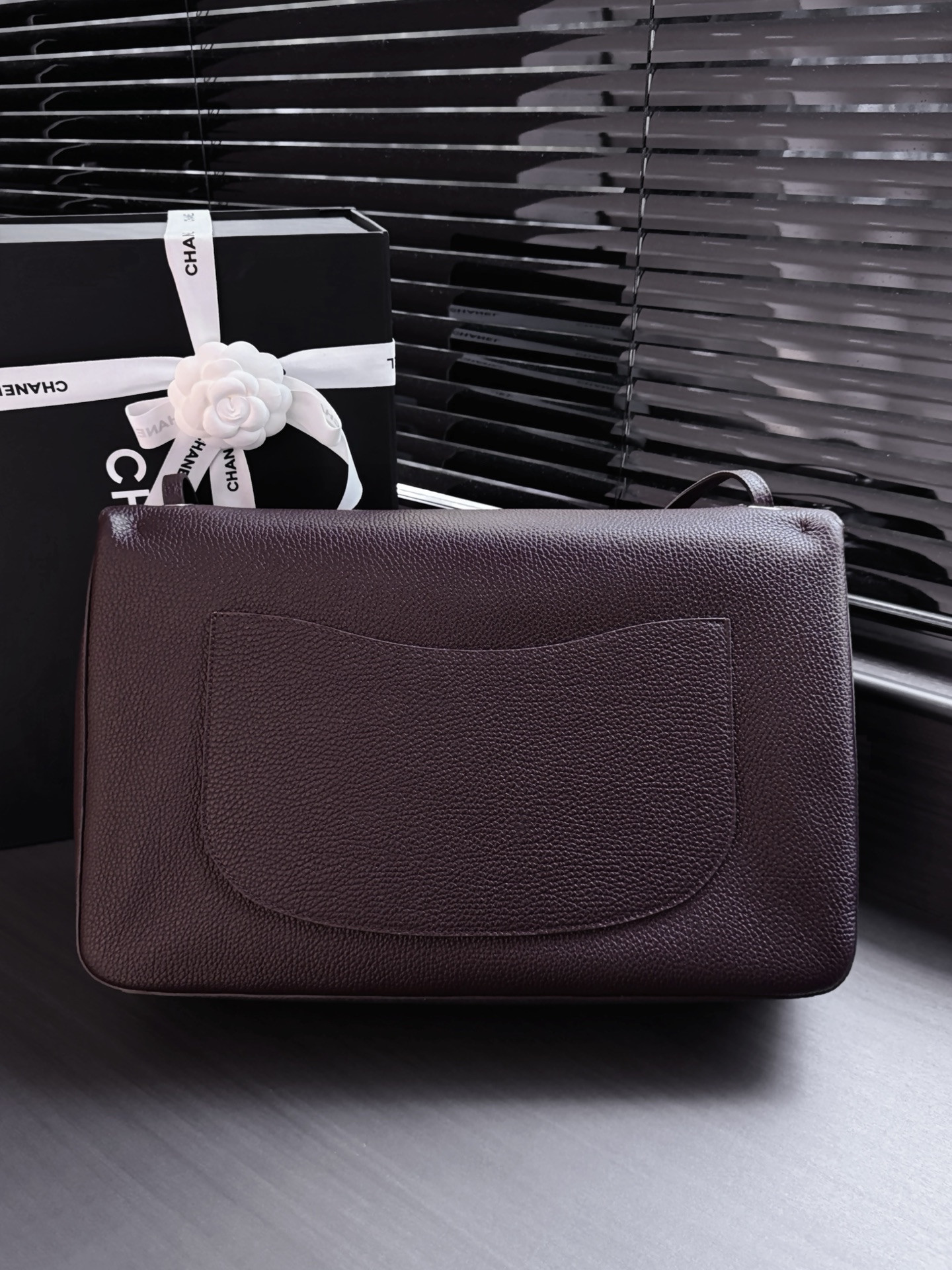 Ch**el Maxi Flap Bag in Coffee with Gold-Tone Hardware AS6233 26x38.5x11cm