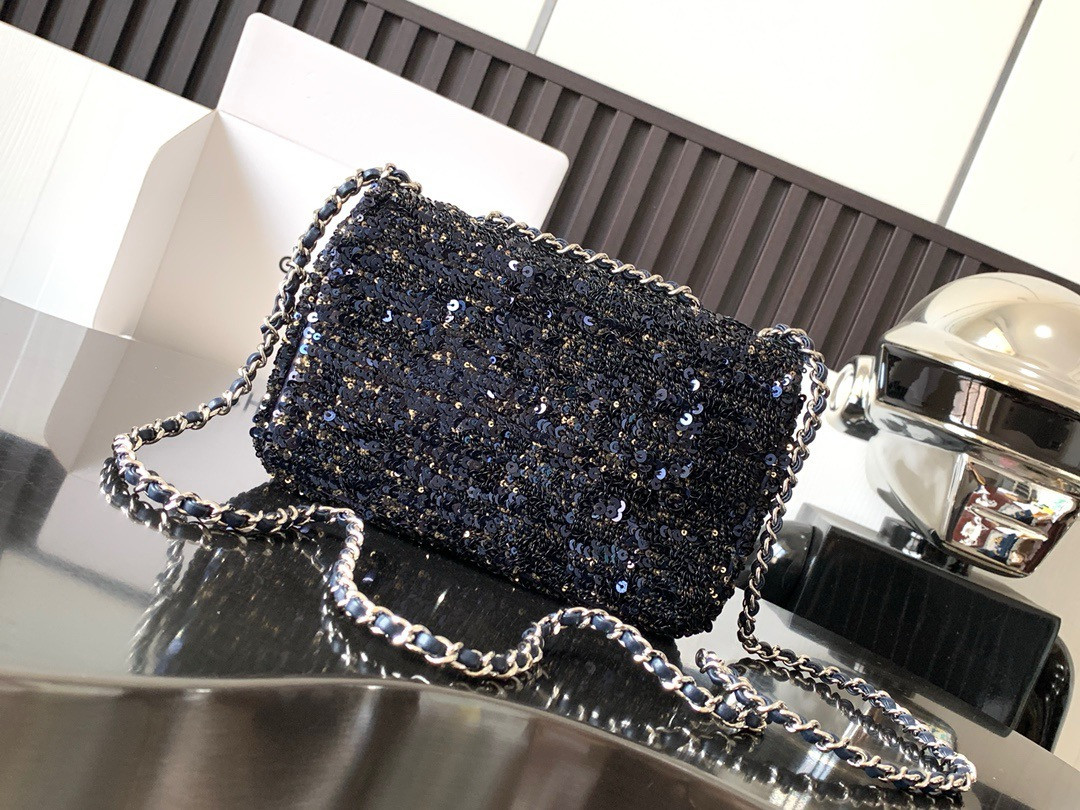 Ch**el Mini CF  20x15x7cm