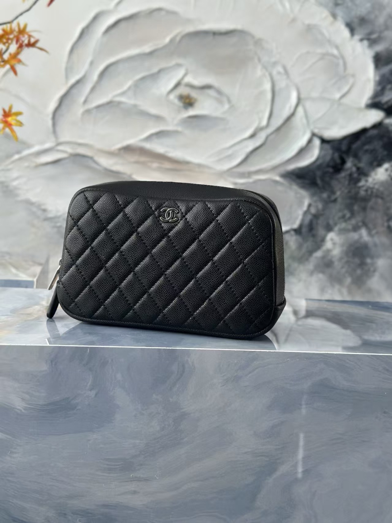 Ch**el quilted cosmetic bag silver hardware a31102 18.5x6x11cm