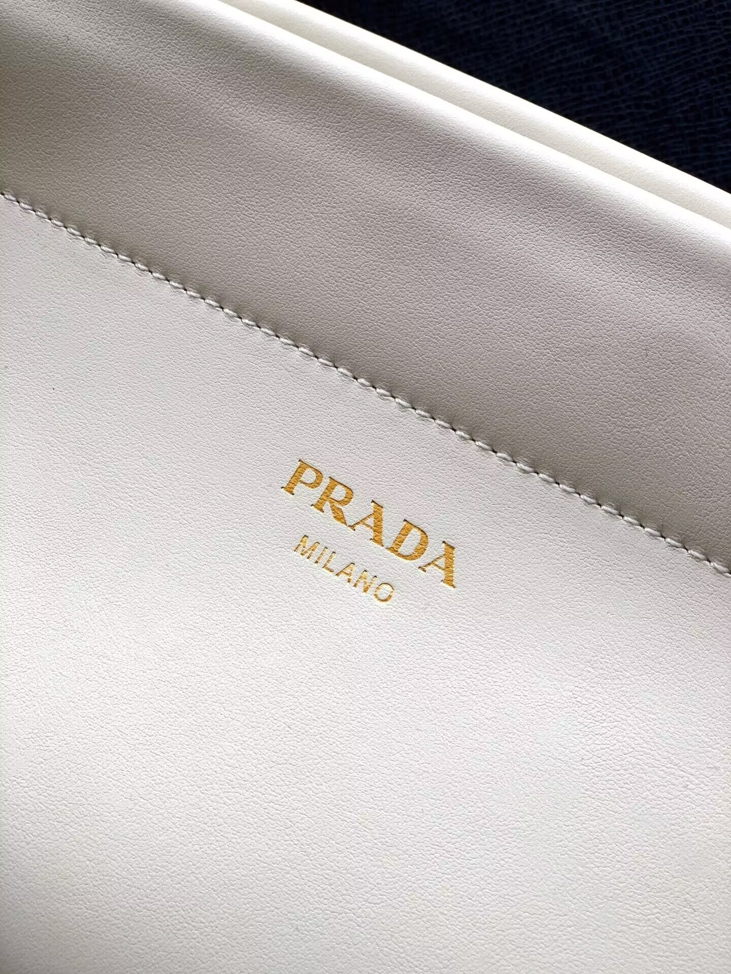 Pra*a Enchaîné Medium Leather Bag 15.5x32.5x11cm