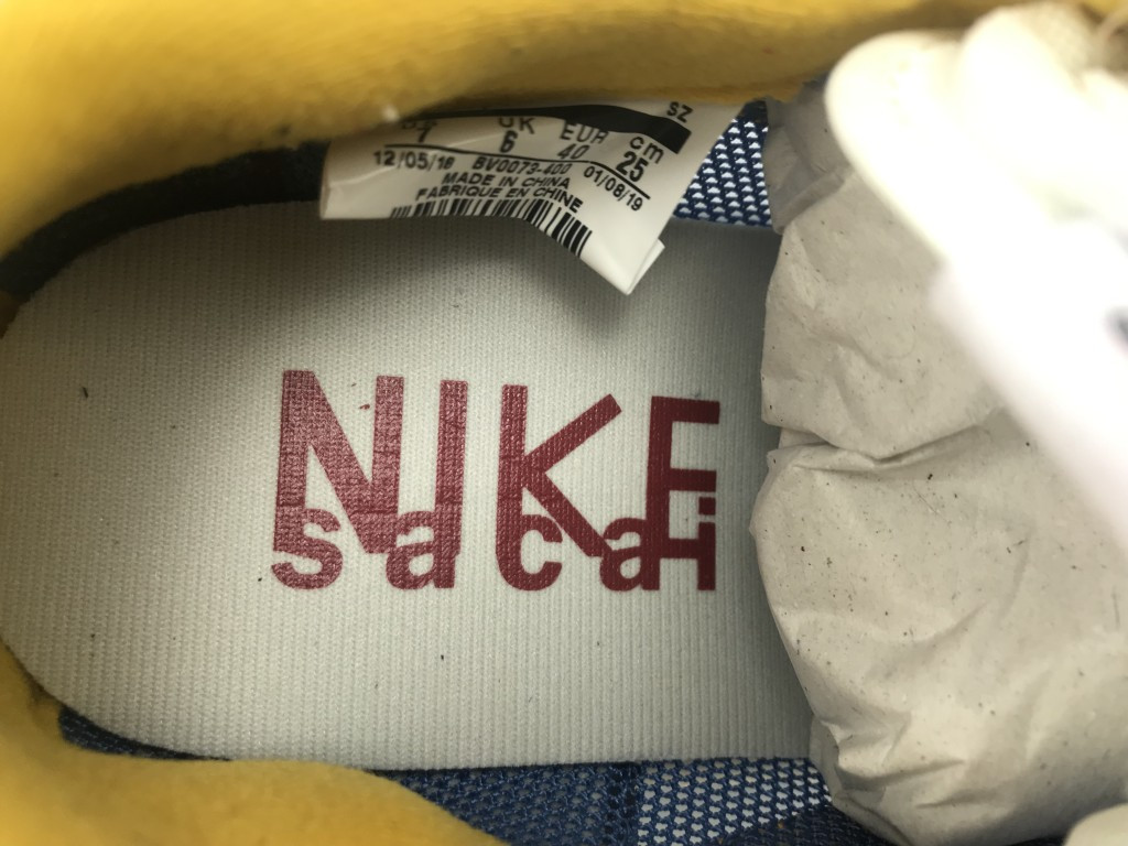 UA NIKE LDWAFFLE/SACAI "VARSITY BLUE"