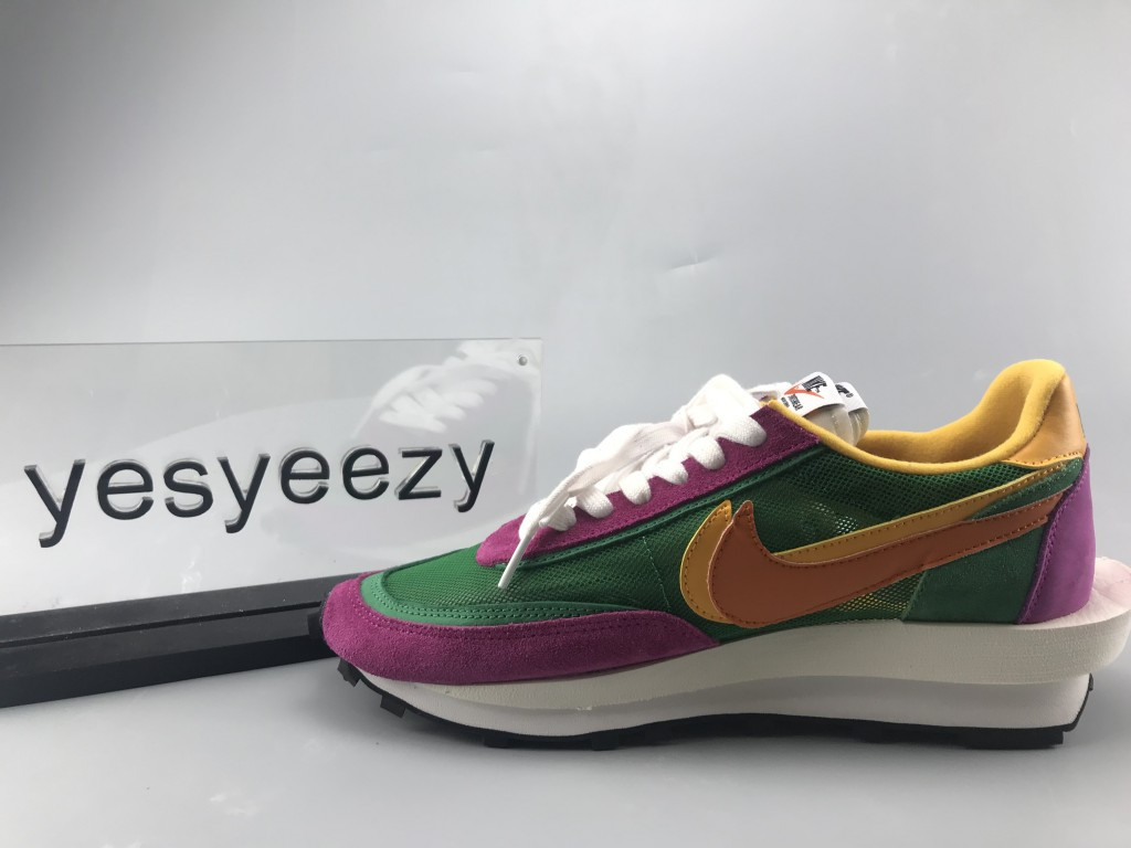 UA NIKE LDWAFFLE/SACAI GREEN PURPLE