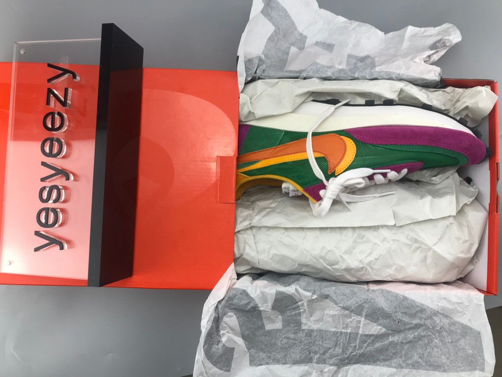 UA NIKE LDWAFFLE/SACAI GREEN PURPLE