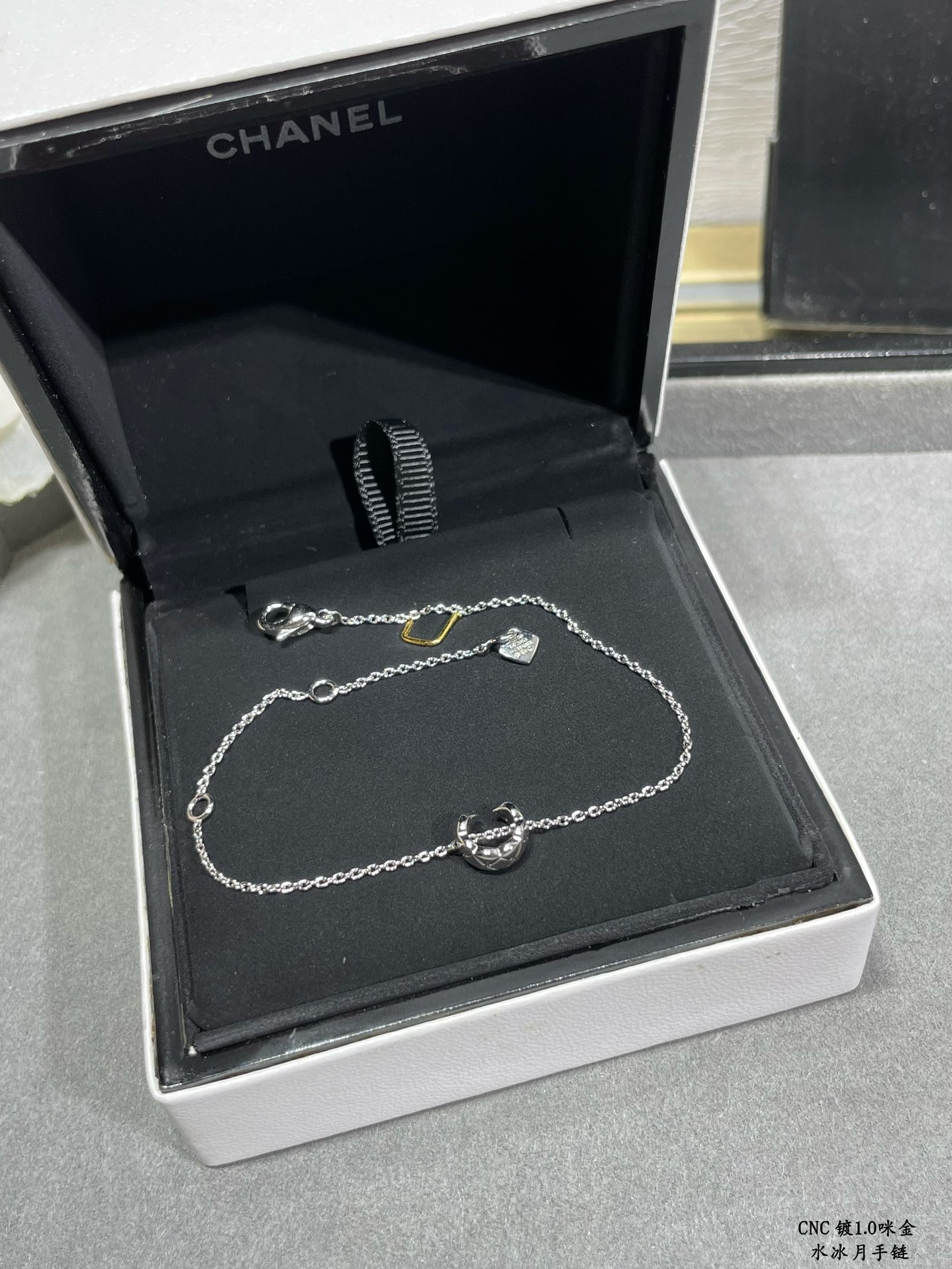 Ch**el Carved D1am0nd pattern Sailor Moon Bracelet