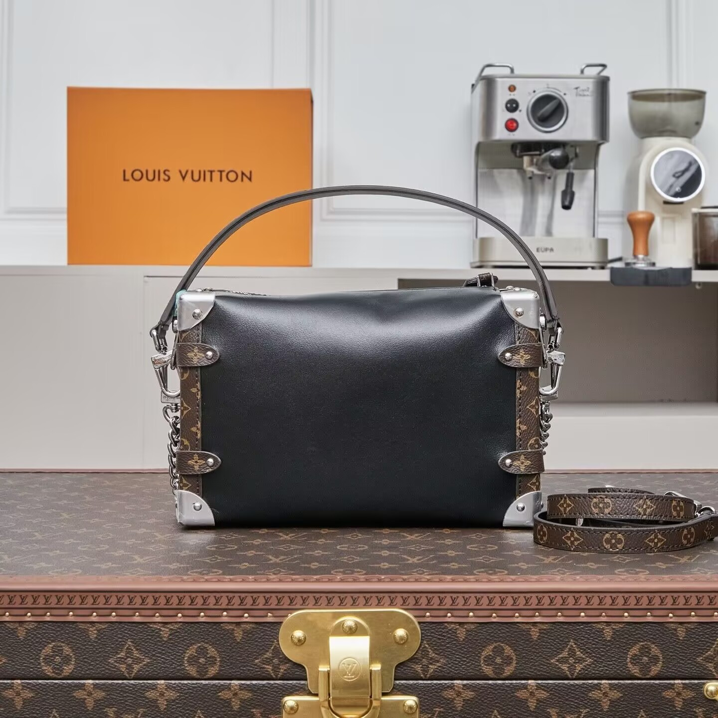 LV SIDE TRUNK VIBE Medium Handbag M15195 16x8.5x23.5cm