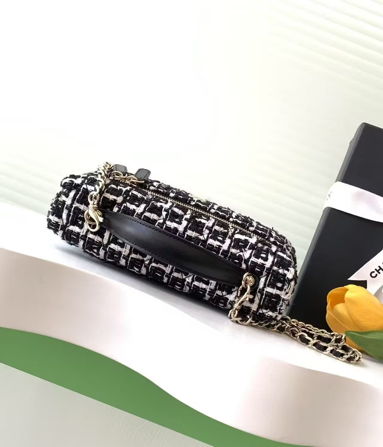 Ch**el Vanity With Chain 17x19.5x5cm