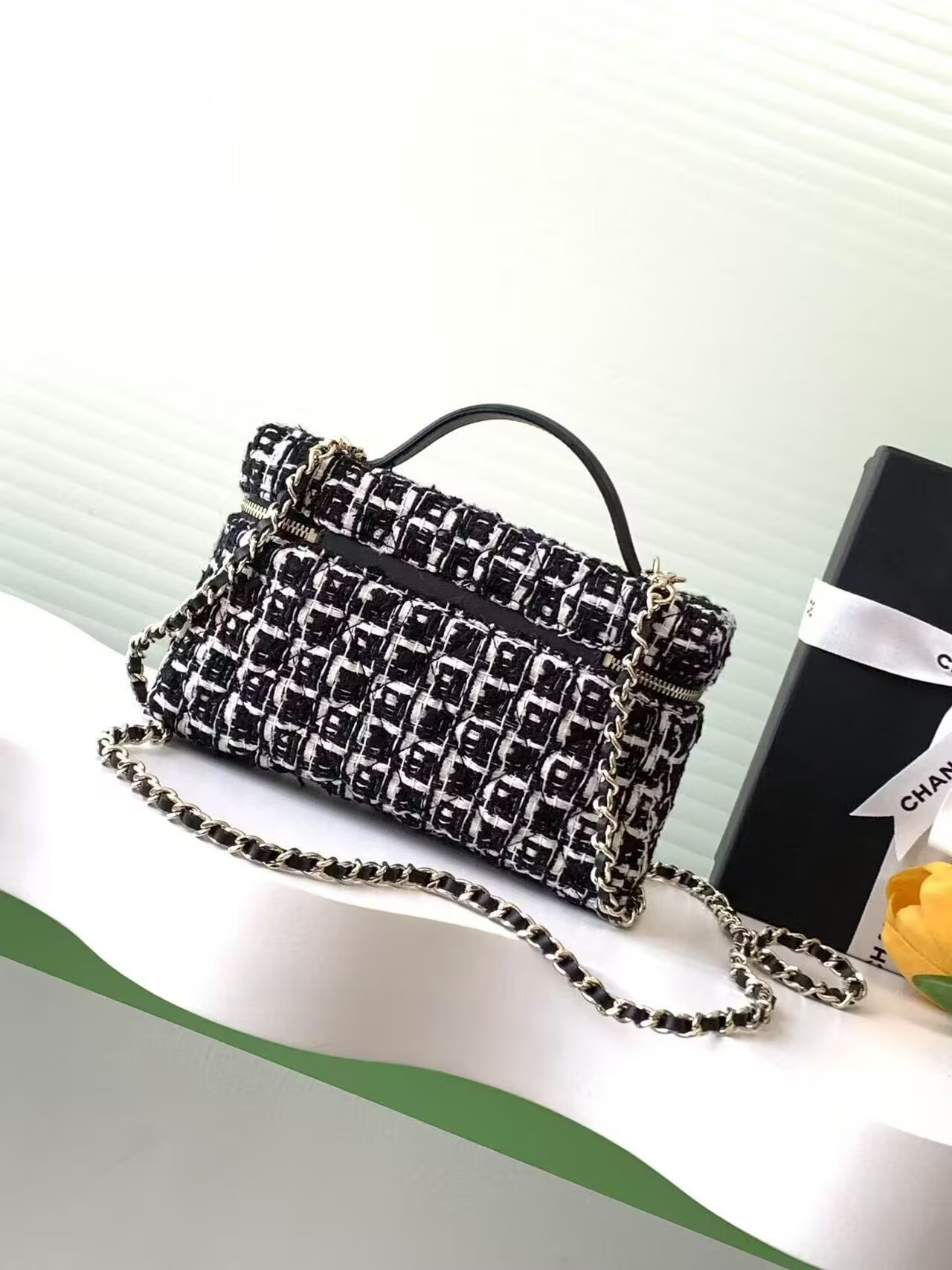 Ch**el Vanity With Chain 17x19.5x5cm